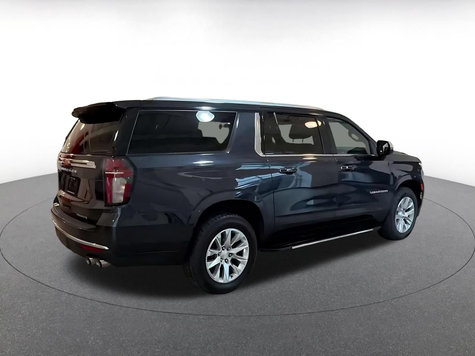 Used 2023 Chevrolet Suburban Premier AWD/4WD image 13