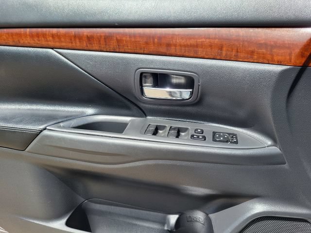 Used 2015 Mitsubishi Outlander SE AWD/4WD image 13
