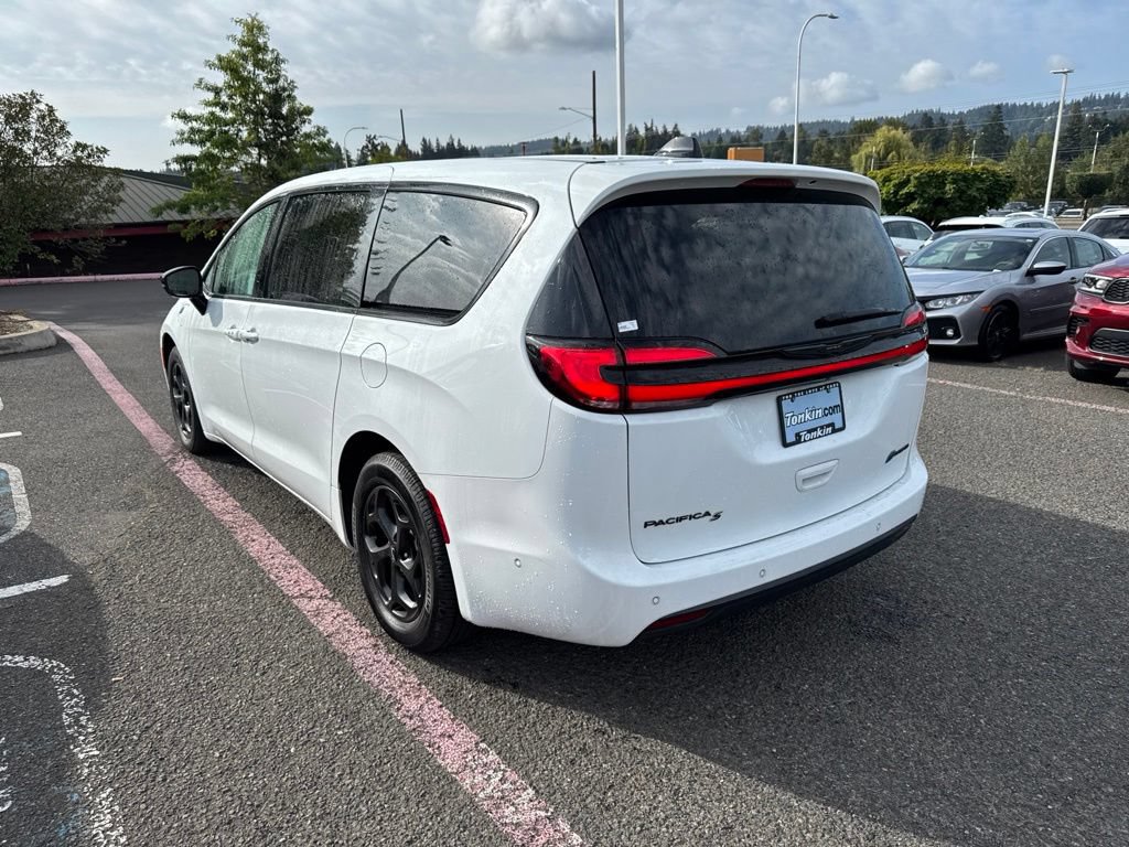 Used 2024 Chrysler Pacifica Limited FWD image 6