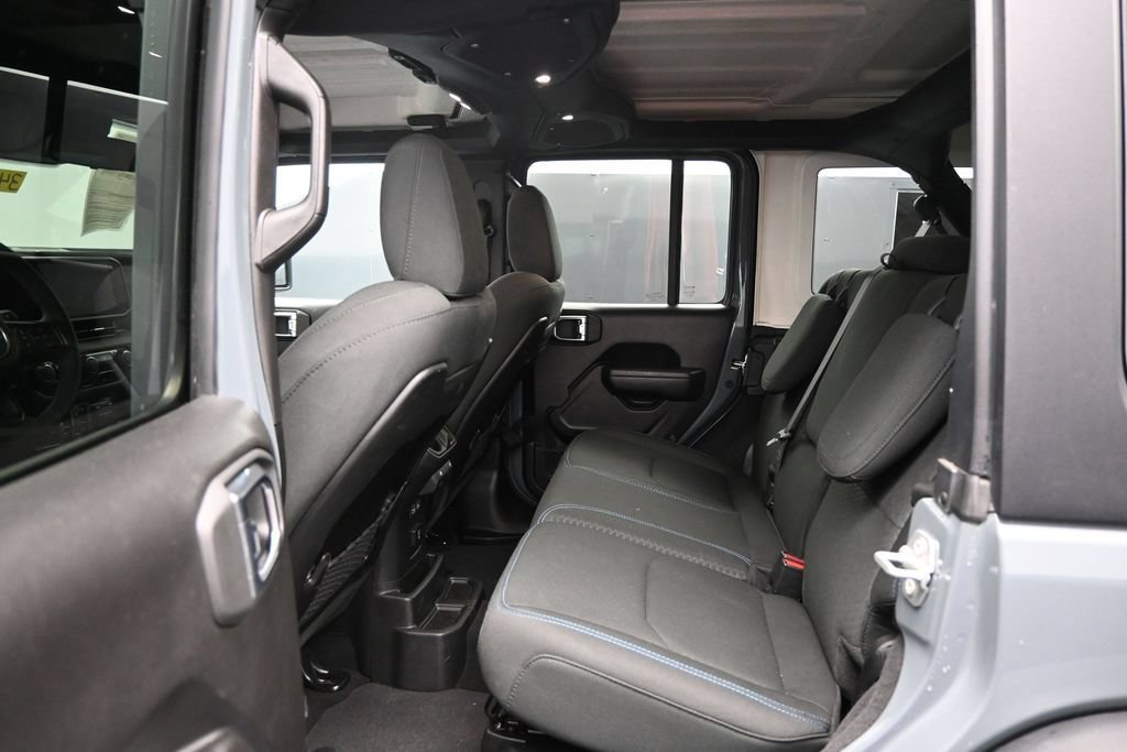 Used 2025 Jeep Wrangler Unlimited Rubicon 4xe w/ Convenience Group AWD/4WD image 26