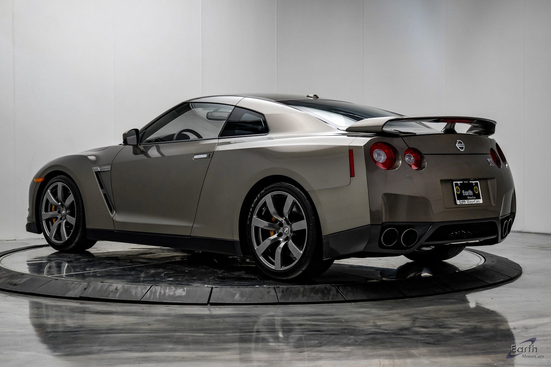 Used 2009 Nissan GT-R Premium image 12
