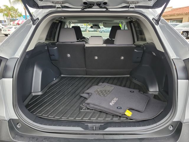Used 2019 Toyota RAV4 XLE w/ Carpet Mat Package FWD image 28