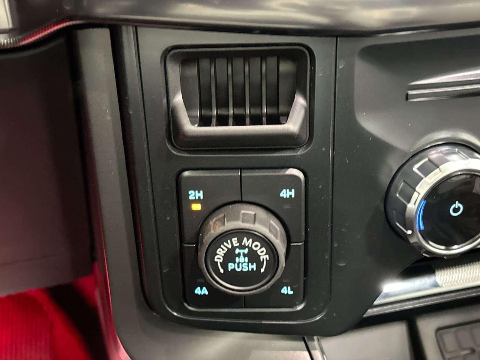 New 2025 Ford F150 Lariat w/ Equipment Group 501A Mid image 28