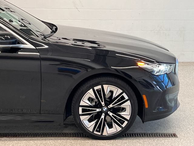 Used 2026 BMW i5 eDrive40 AWD/4WD image 8