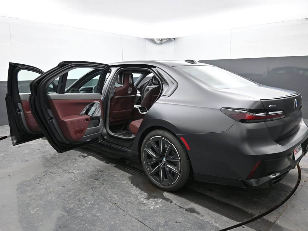 Used 2023 BMW 760i xDrive image 18