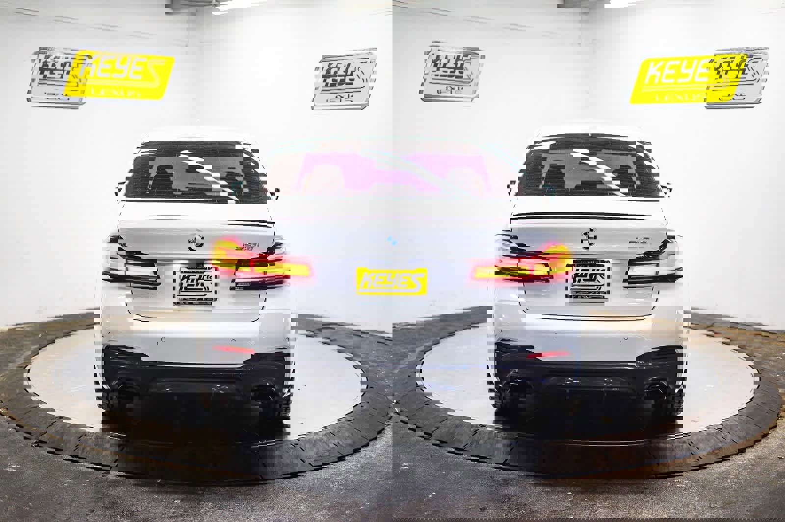 Used 2023 BMW 540i w/ M Sport Package image 3