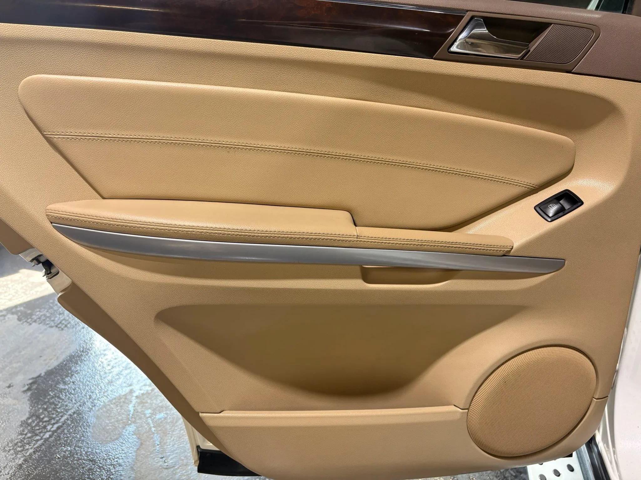 Used 2012 Mercedes-Benz GL 450 4MATIC image 12