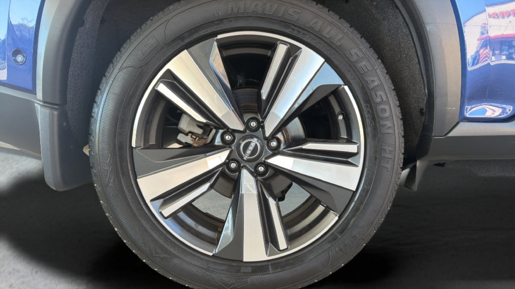 Certified 2023 Nissan Rogue Platinum AWD/4WD image 8