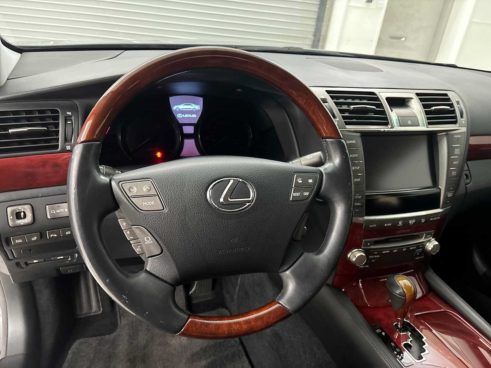 Used 2010 Lexus LS 460 w/ Comfort Pkg RWD image 11