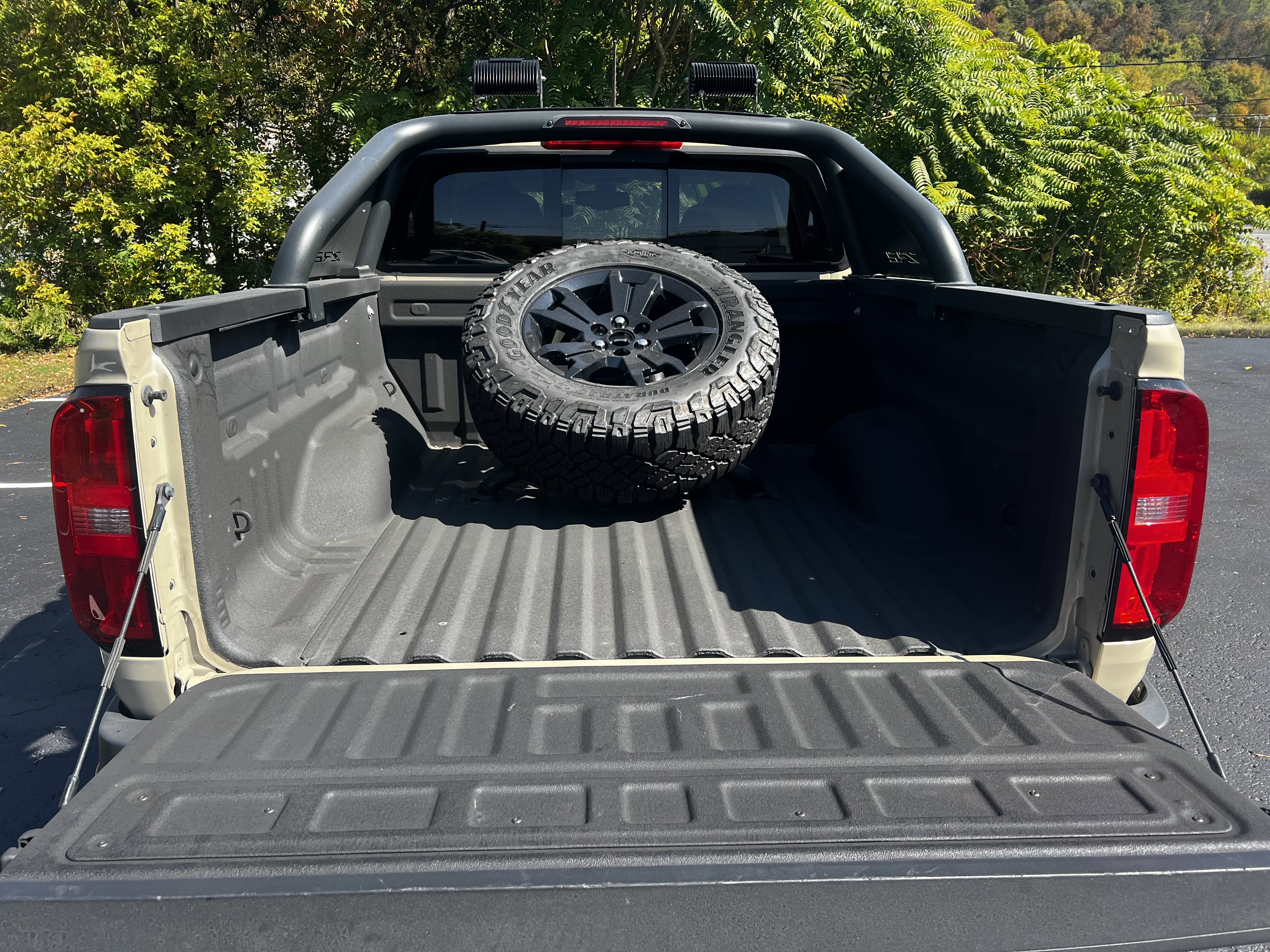 Used 2021 Chevrolet Colorado ZR2 w/ ZR2 Dusk Special Edition image 9