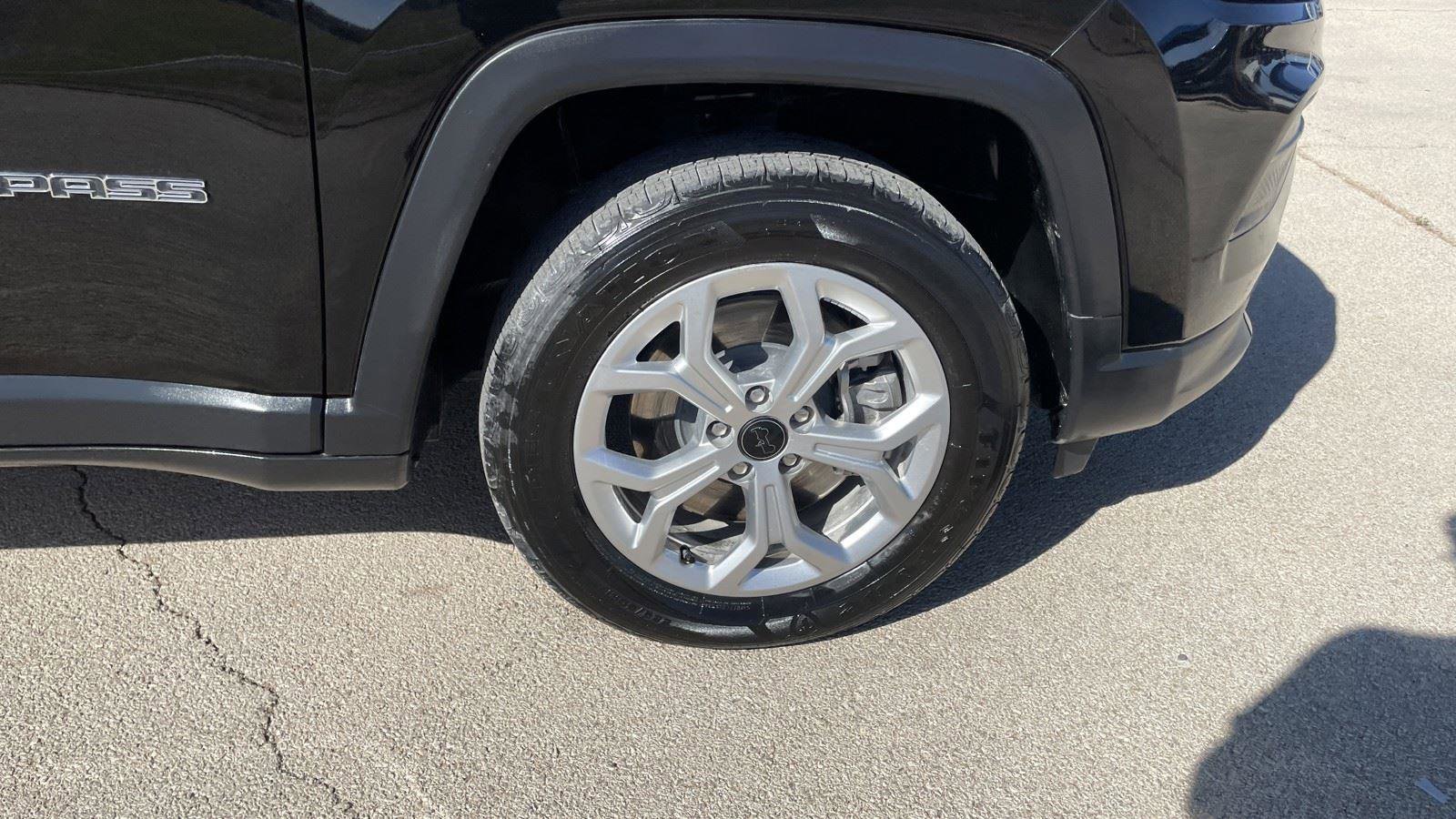 Used 2025 Jeep Compass Sport image 37