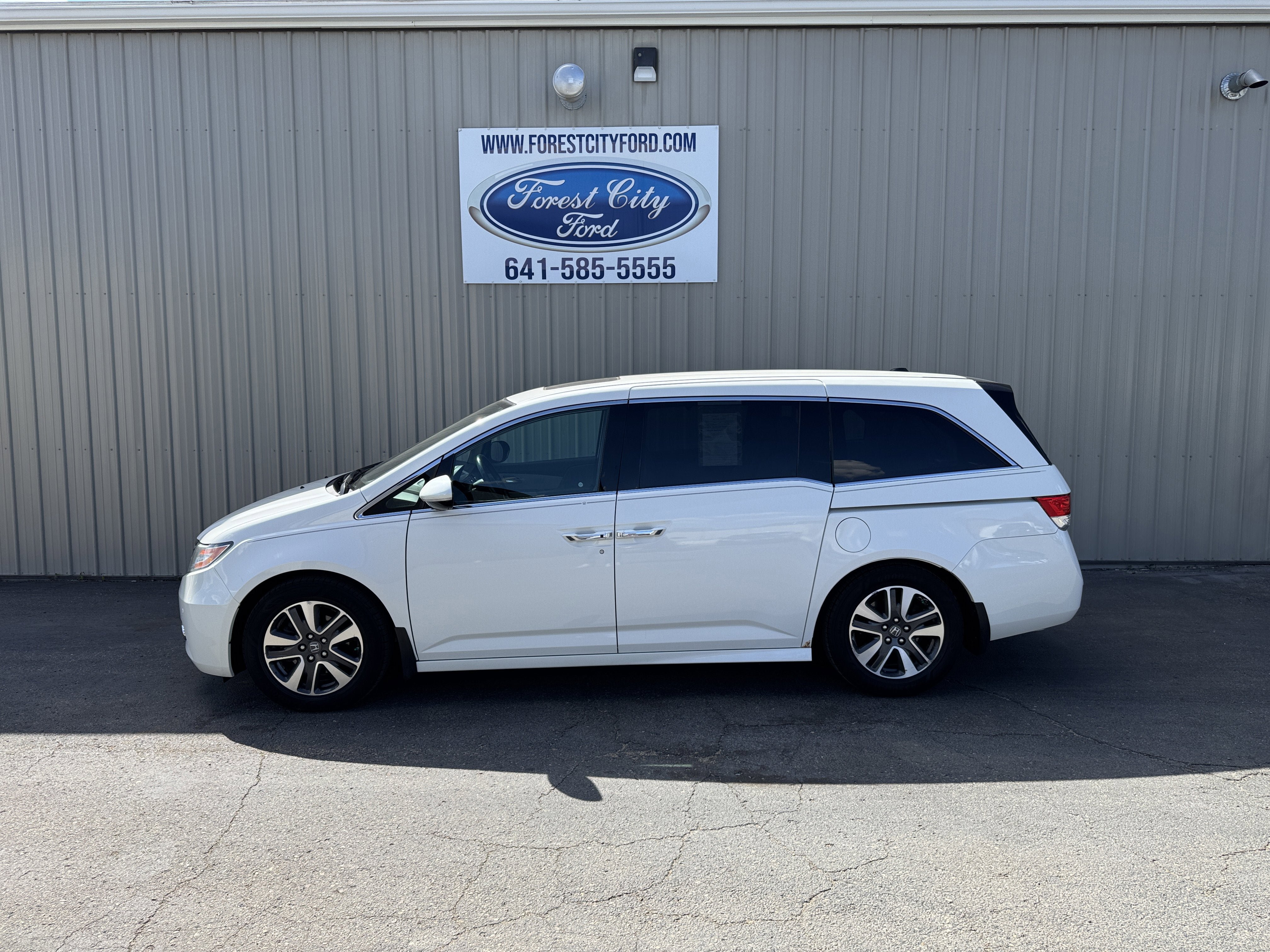 Used 2014 Honda Odyssey Touring Elite image 1