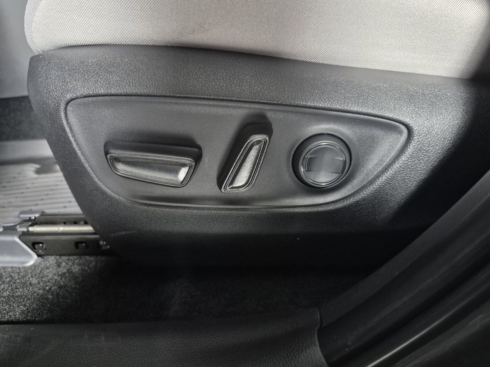 New 2025 Toyota RAV4 XLE image 16