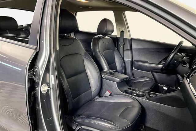 Used 2017 Kia Niro Touring image 28