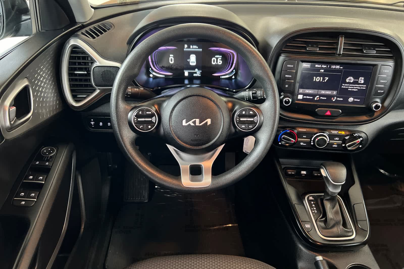 Used 2025 Kia Soul LX w/ LX Technology Package FWD image 14