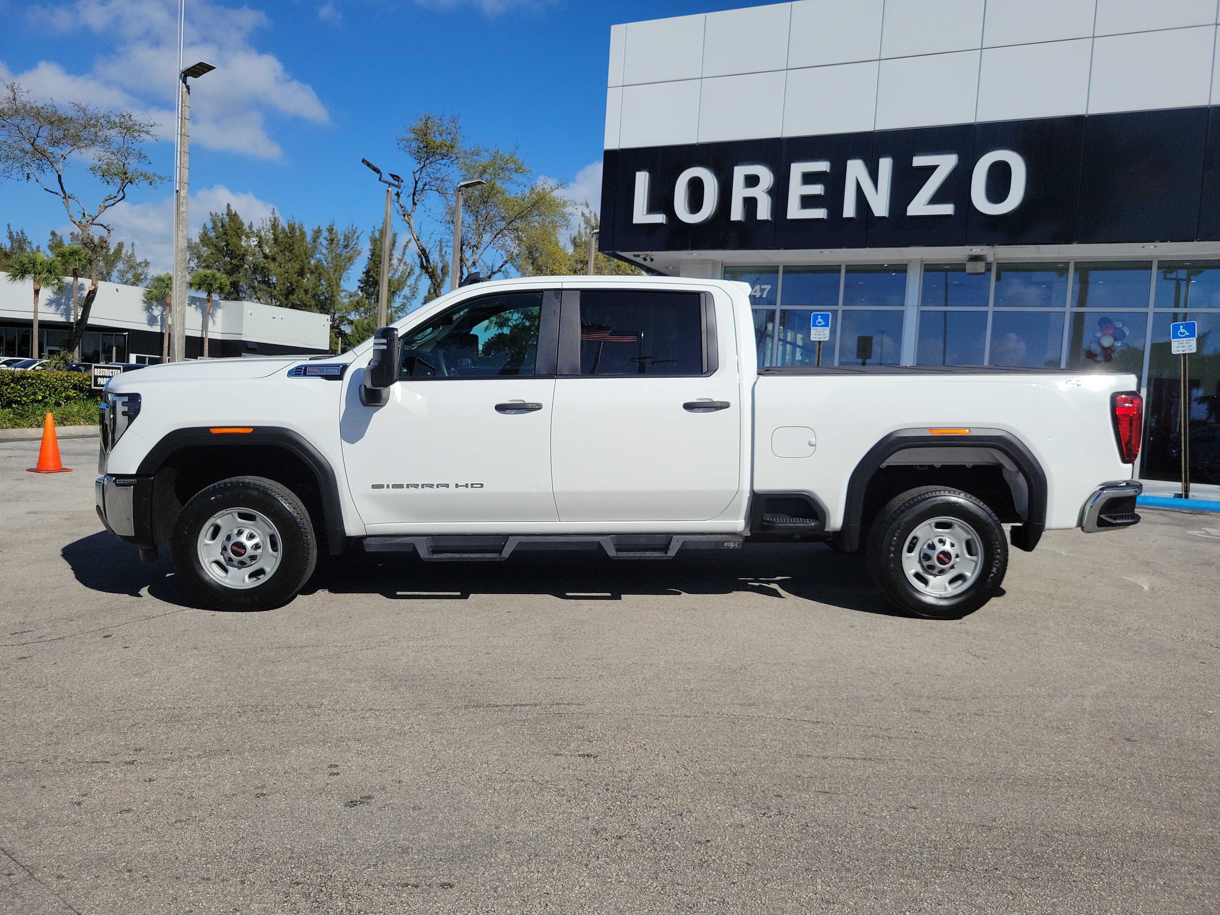 Used 2024 GMC Sierra 2500 Pro w/ Convenience Package AWD/4WD image 8
