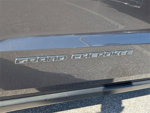 Used 2018 Jeep Grand Cherokee Laredo image 6