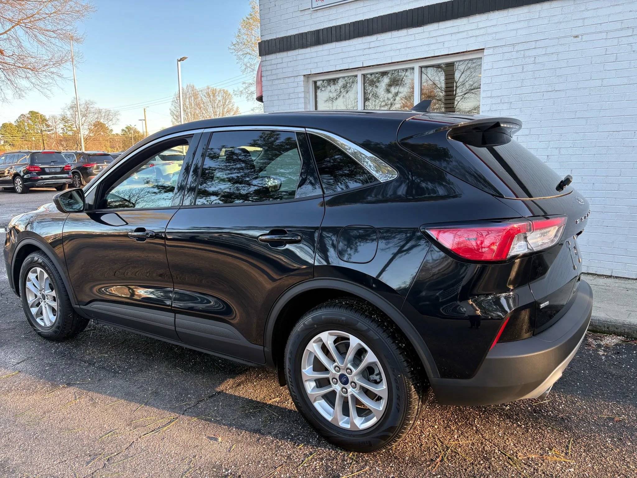 Used 2022 Ford Escape SE FWD image 6