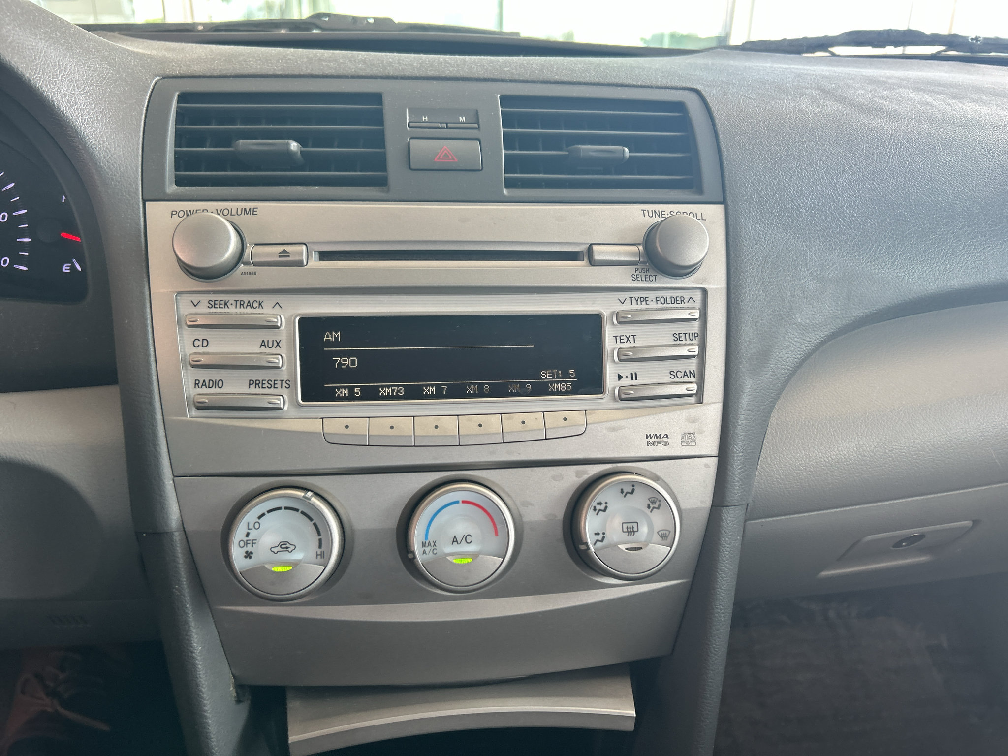 Used 2010 Toyota Camry LE FWD image 23