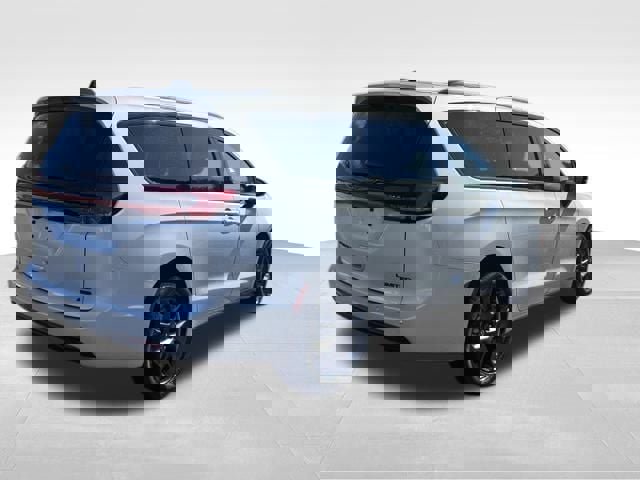 New 2026 Chrysler Pacifica Limited image 7