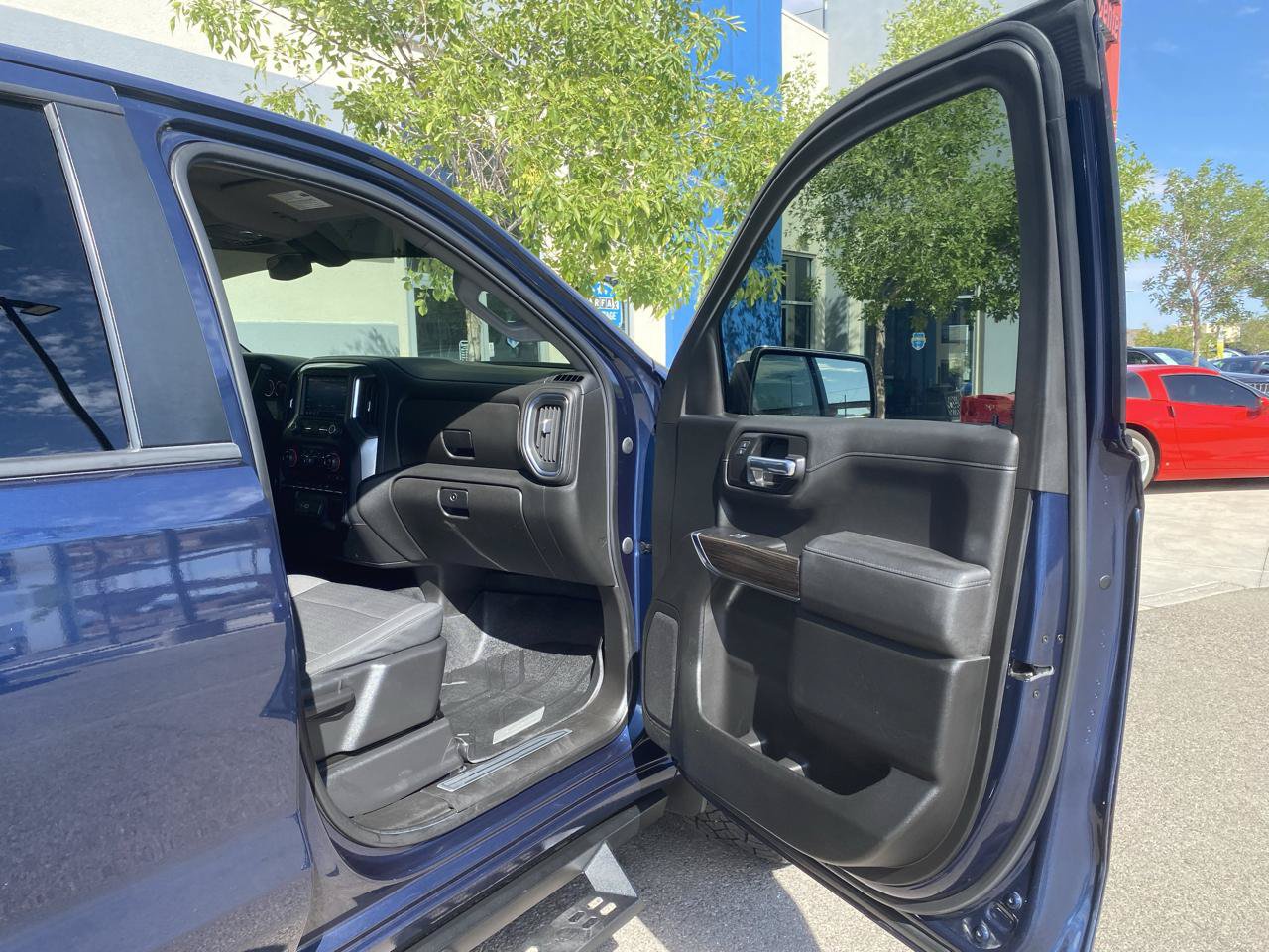 Used 2021 Chevrolet Silverado 1500 LT w/ LPO, Liner Protection Package AWD/4WD image 5