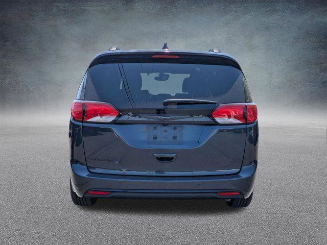 Certified 2020 Chrysler Pacifica Touring-L w/ Advanced Safetytec Group AWD/4WD image 4