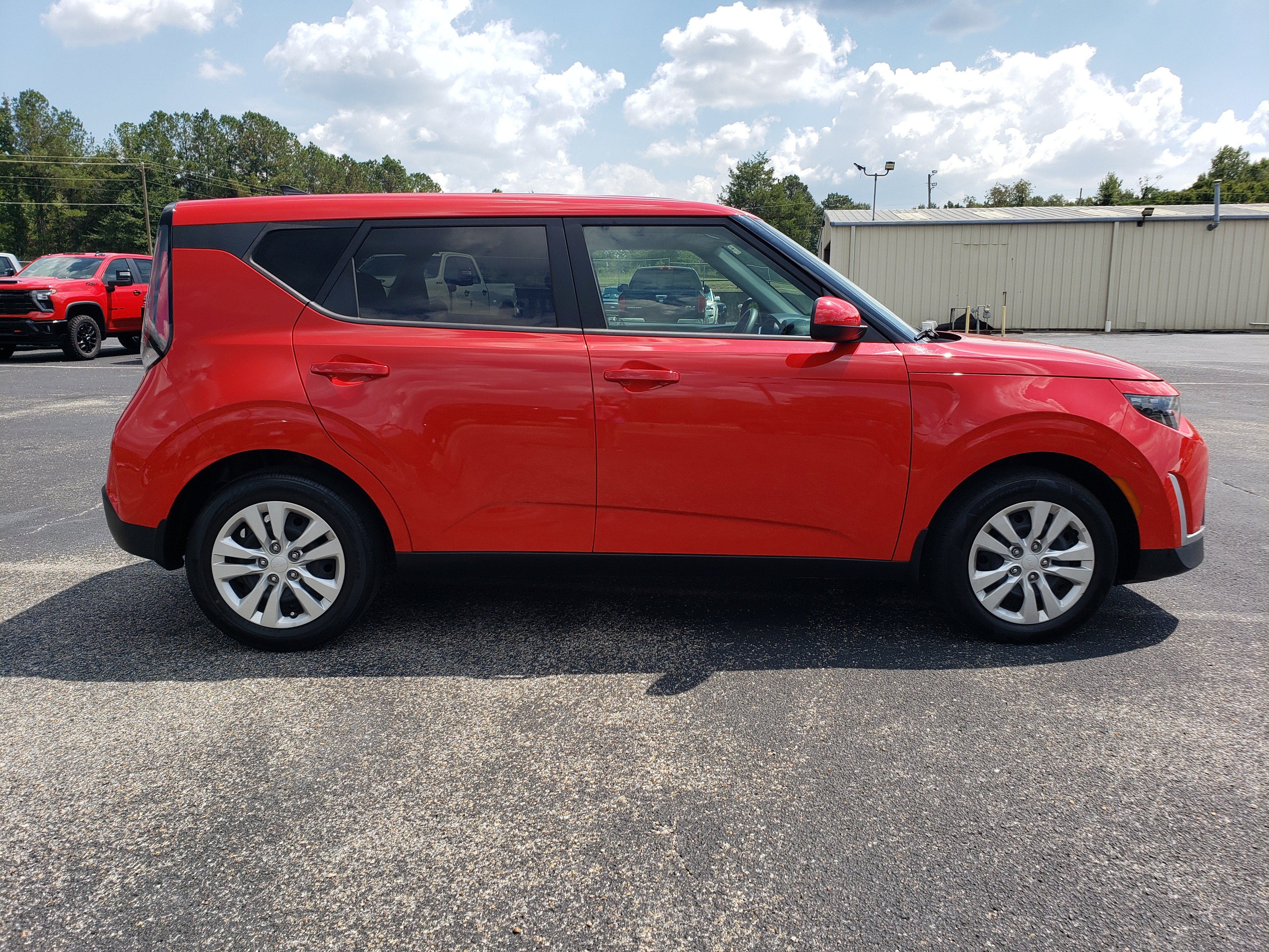 Used 2023 Kia Soul LX FWD image 5