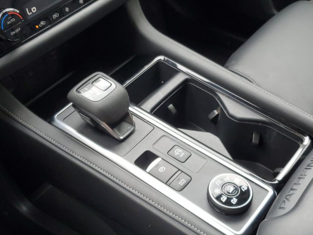 Used 2025 Nissan Pathfinder SL AWD/4WD image 20