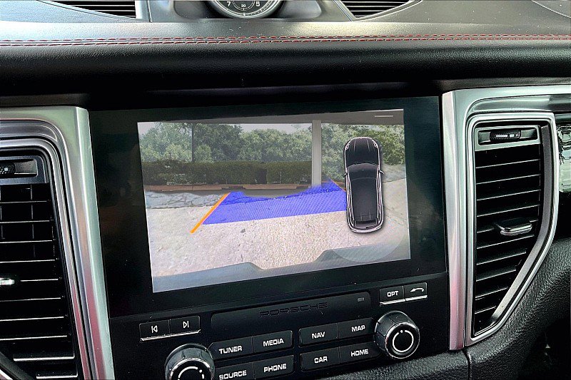 Used 2018 Porsche Macan AWD/4WD image 18