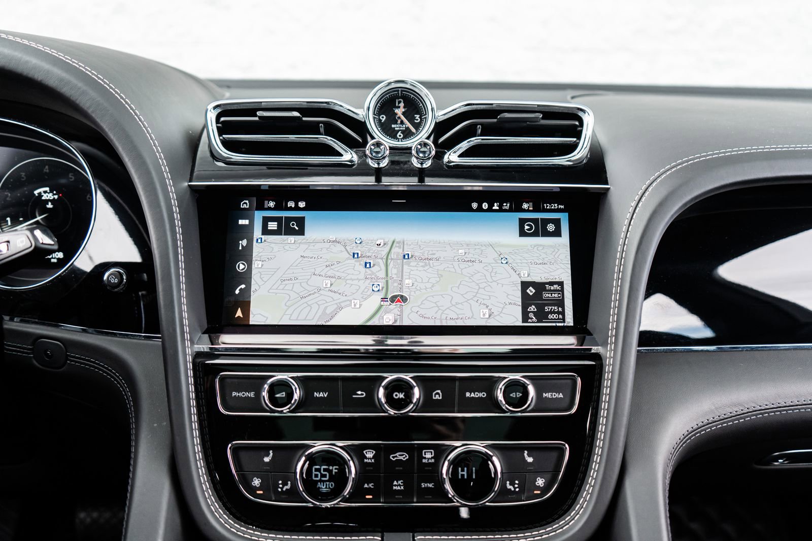 Used 2022 Bentley Bentayga image 33