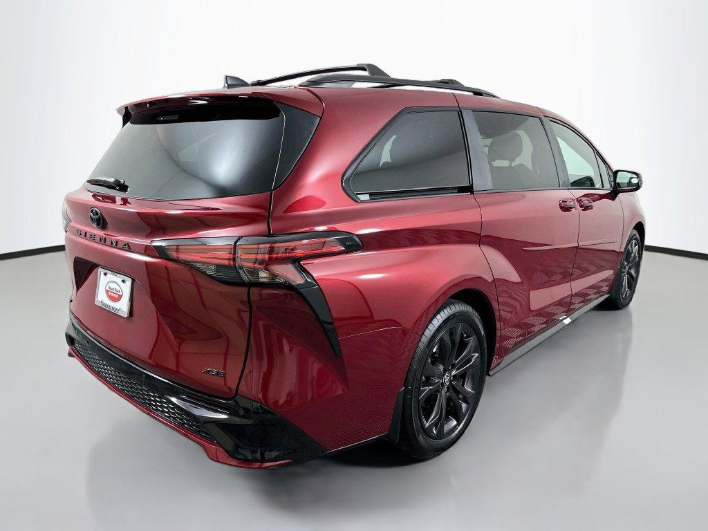 Certified 2026 Toyota Sienna XSE FWD image 5