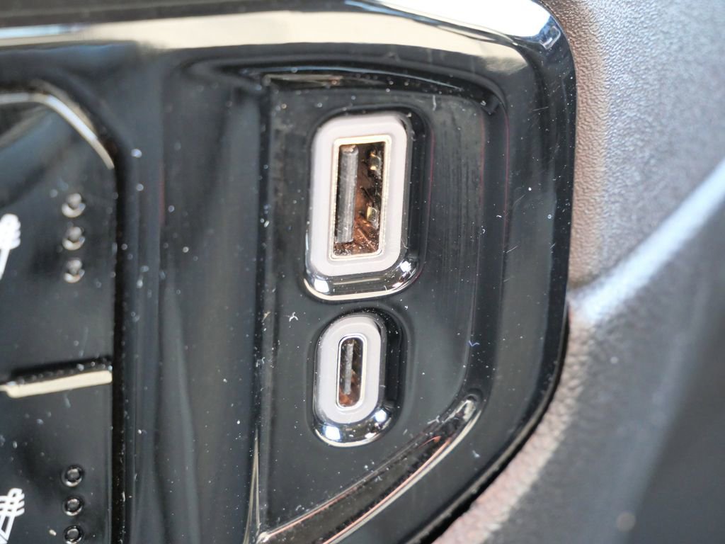 Used 2025 Chevrolet Silverado 2500 LT w/ Convenience Package image 43