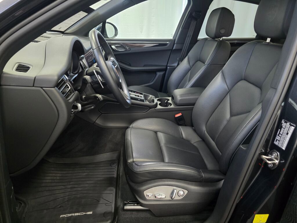 Certified 2024 Porsche Macan image 14