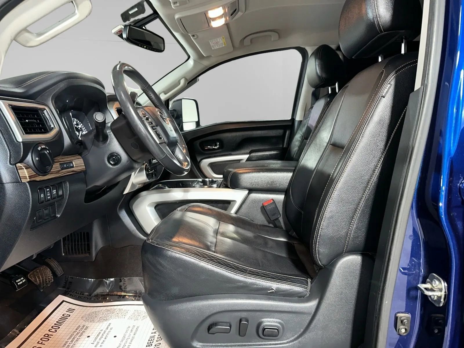 Used 2017 Nissan Titan SL image 6