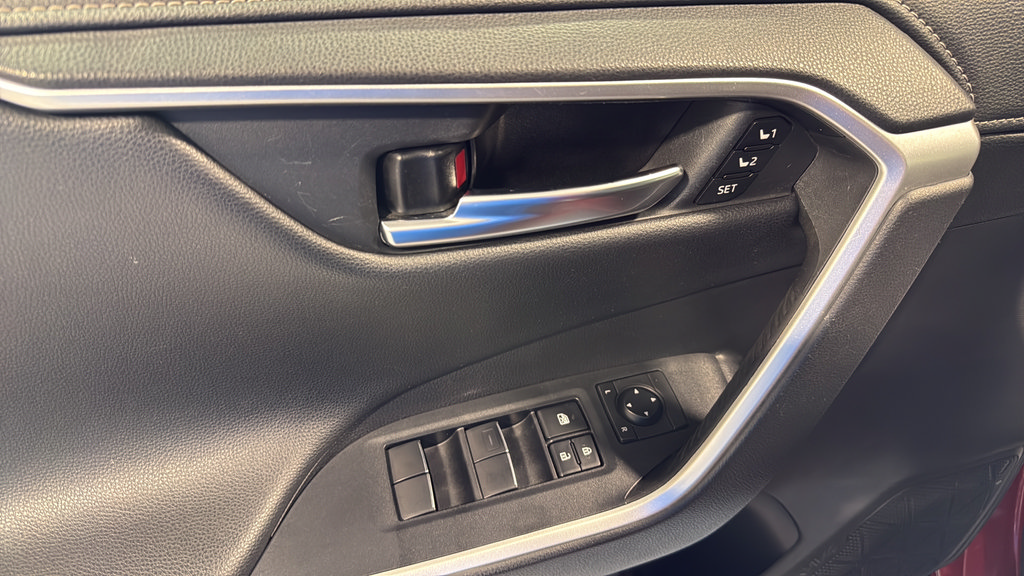 Used 2020 Toyota RAV4 Limited w/ Carpet Mat Package AWD/4WD image 11