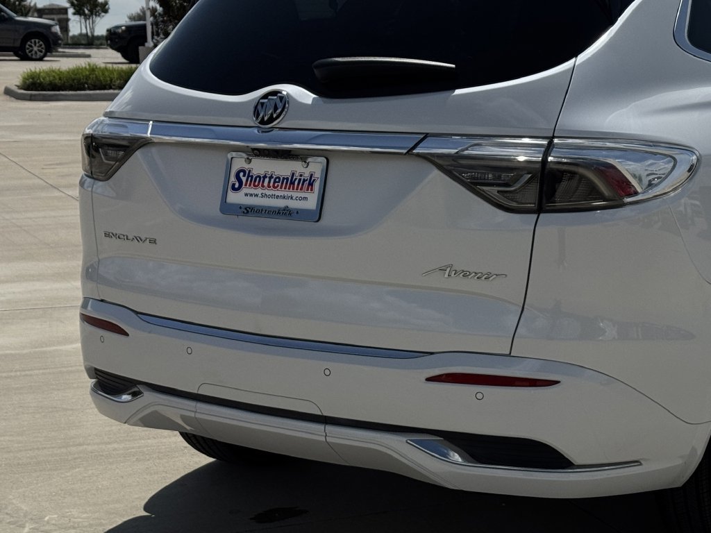 Used 2023 Buick Enclave Avenir FWD image 6