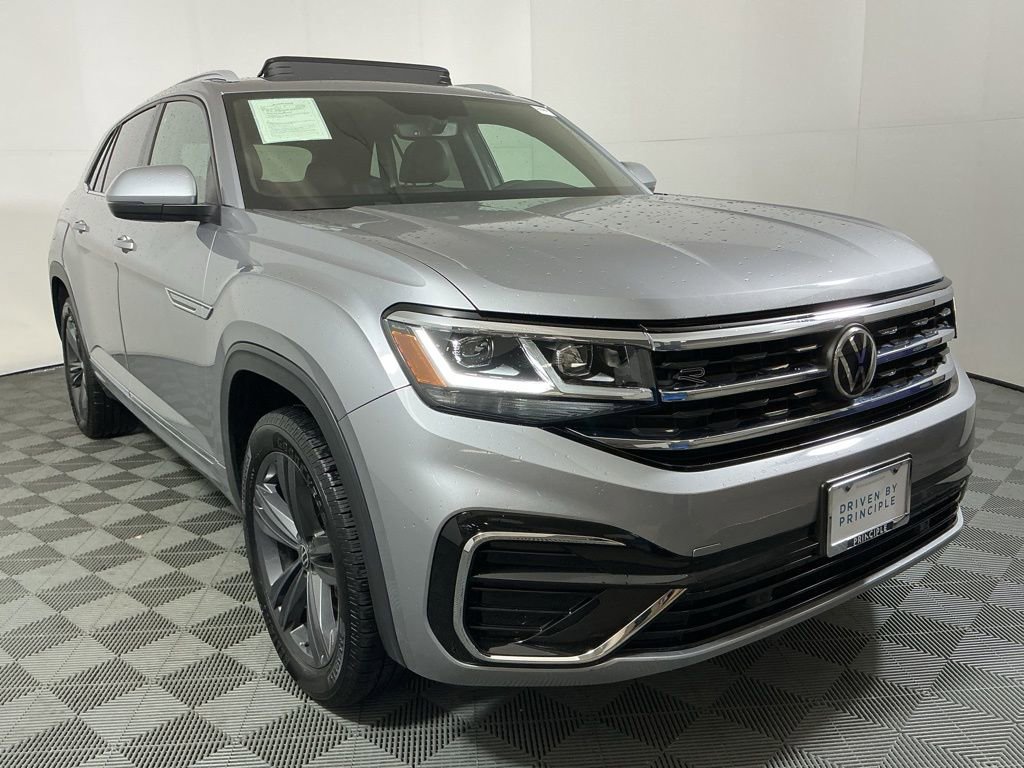 Used 2020 Volkswagen Atlas Cross Sport SE w/ Panoramic Sunroof Package image 4