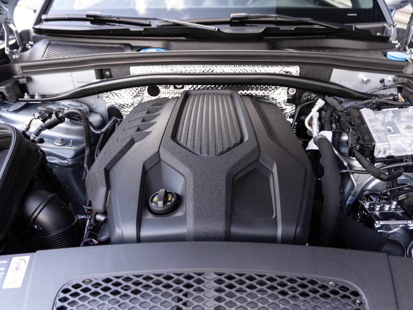 Certified 2026 Porsche Macan AWD/4WD image 36
