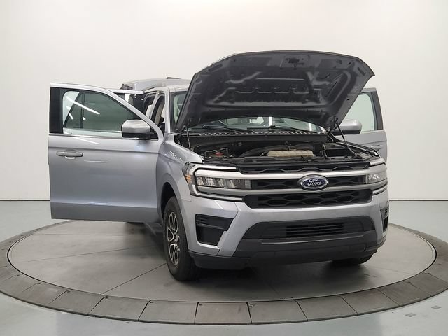 Used 2024 Ford Expedition XLT RWD image 11