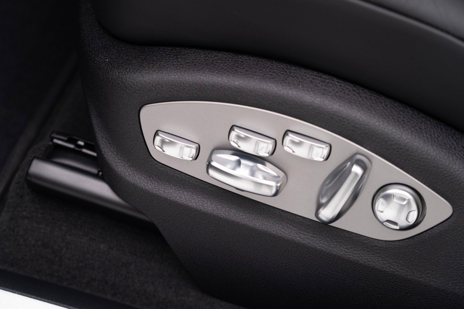 New 2026 Porsche Macan S image 16