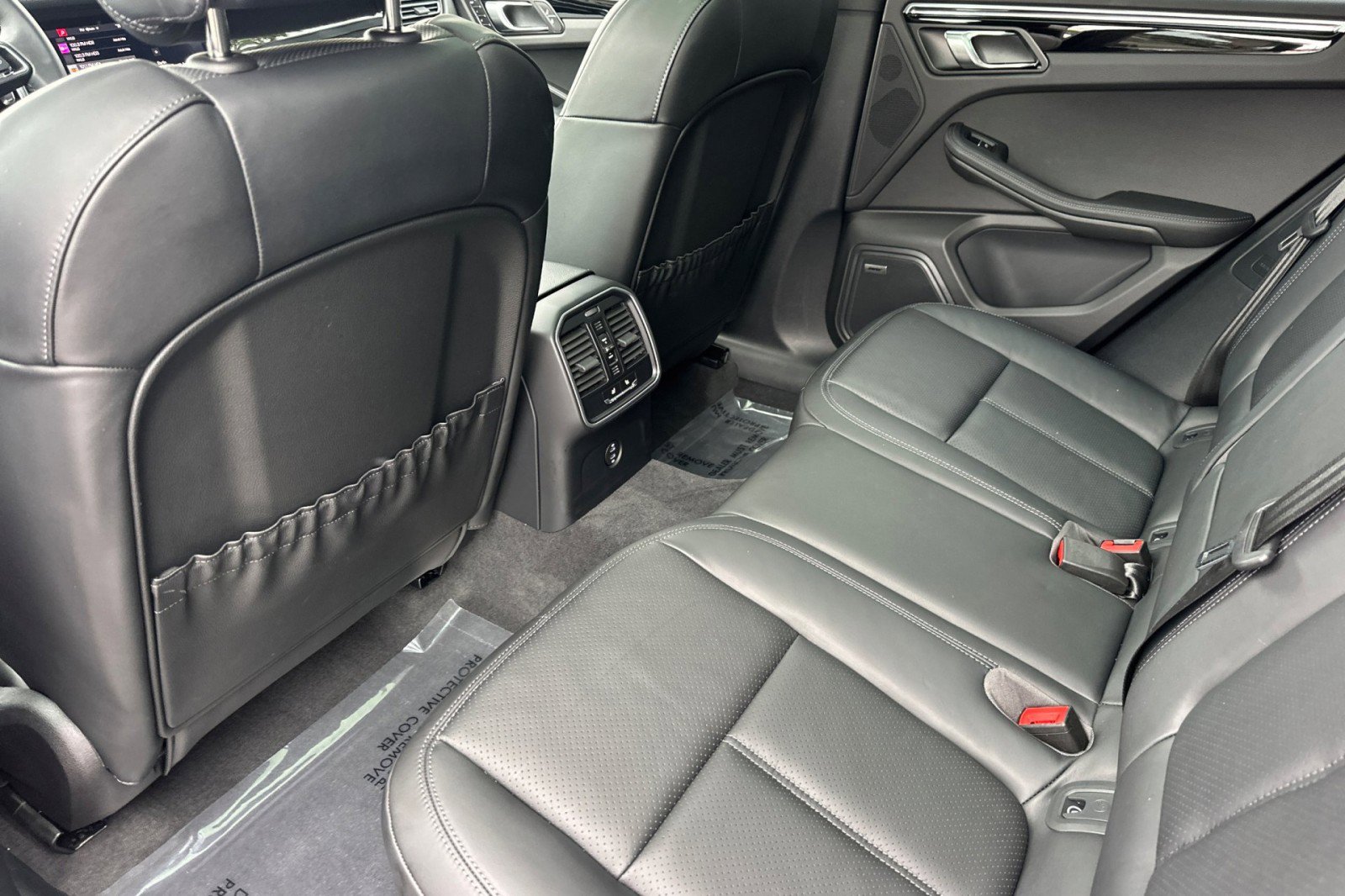 Used 2025 Porsche Macan image 13