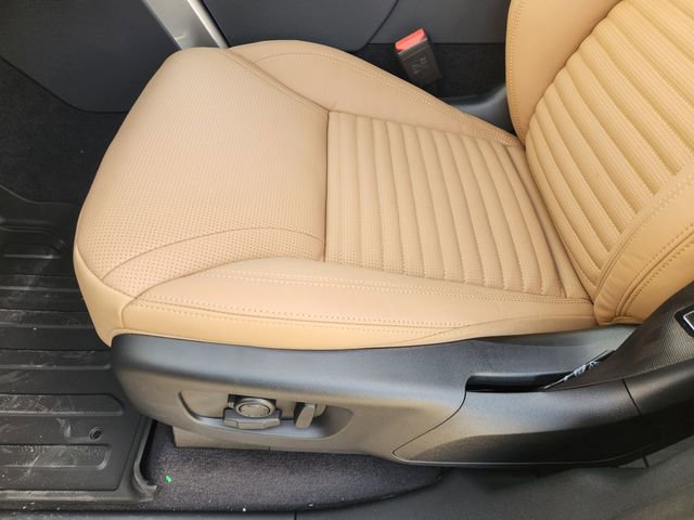 New 2026 Land Rover Discovery Limited Edition image 16