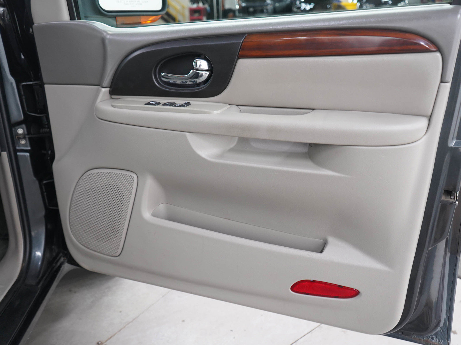 Used 2003 GMC Envoy SLT AWD/4WD image 11