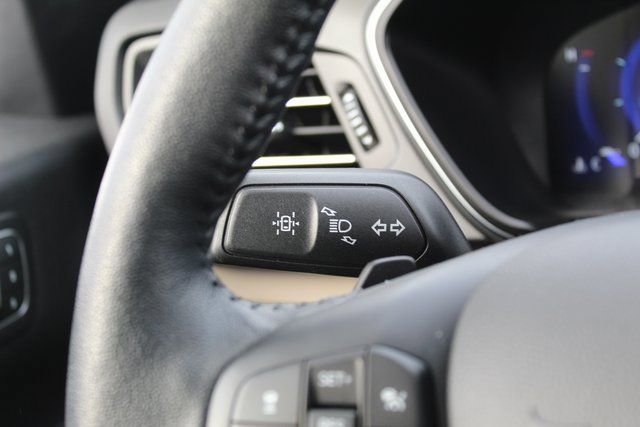 Used 2020 Ford Escape Titanium image 18