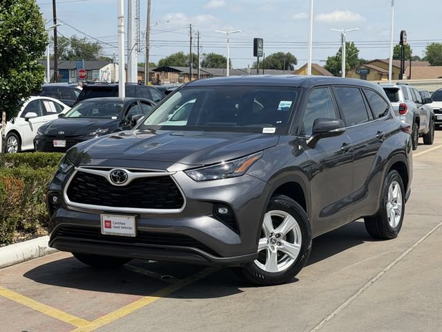 Certified 2025 Toyota Highlander LE FWD image 2