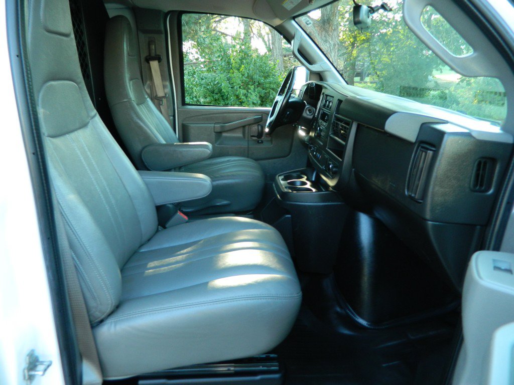 Used 2020 Chevrolet Express 2500 w/ Communications Package RWD image 15