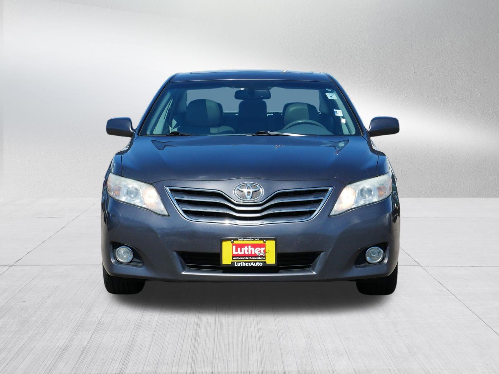 Used 2011 Toyota Camry XLE w/ SE/XLE Extra-Value Pkg image 2