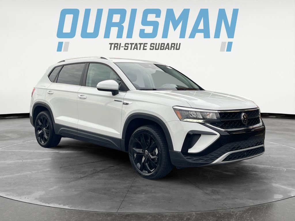 Used 2023 Volkswagen Taos SE w/ Black Wheel Package