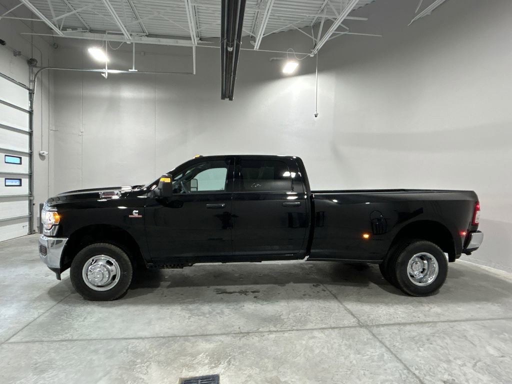 Used 2024 RAM 3500 Tradesman w/ Chrome Appearance Group image 9