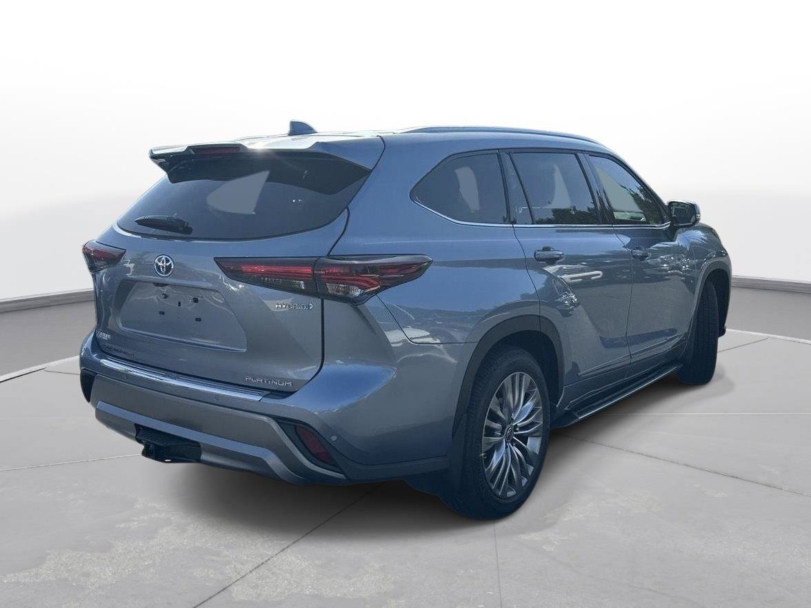 Certified 2024 Toyota Highlander Platinum AWD/4WD image 6
